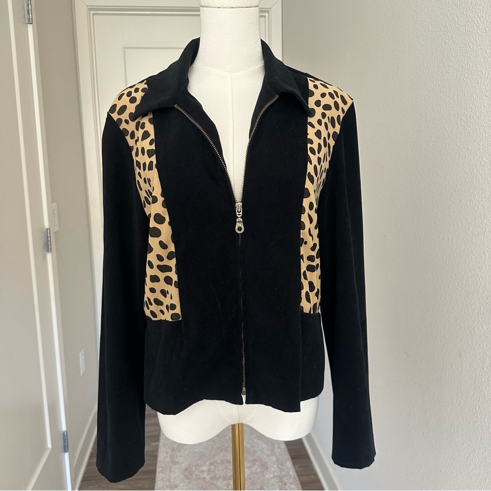 Chic Black Bomber Jacket with Leopard Accents - image 3